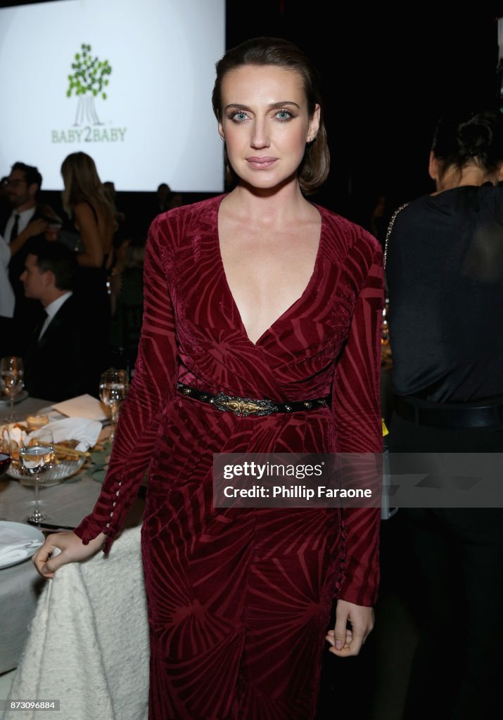 Anna Schafer attends The 2017 Baby2Baby Gala presented by Paul... ニュース