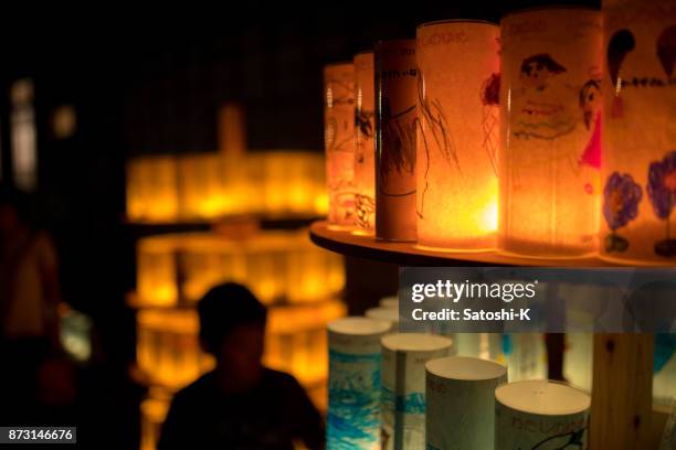 silueta de niño en el festival luz de vela - prefectura de chiba fotografías e imágenes de stock