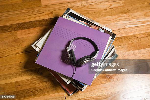 headphones and records - stack of vinyl records stock pictures, royalty-free photos & images