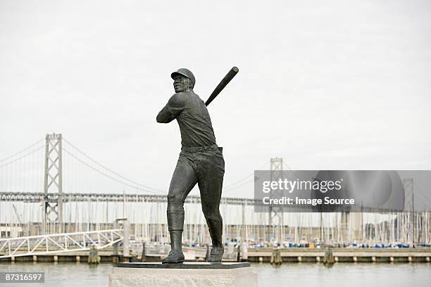 statue of baseball player - bahía de san francisco fotografías e imágenes de stock