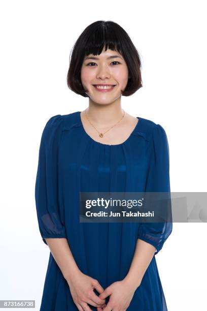japanese woman on white back ground - blue dress fotografías e imágenes de stock