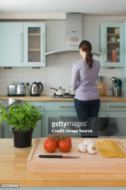 woman in kitchen - look back stockfoto's en -beelden