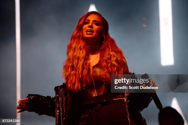Singer Baraz Alina Baraz Fotografías e imágenes de stock - Getty Images