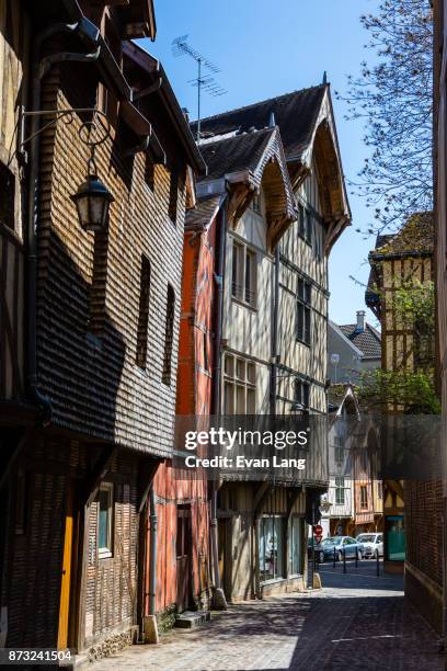 half-timbered buildings in troyes - troyes champagne region stock pictures, royalty-free photos & images