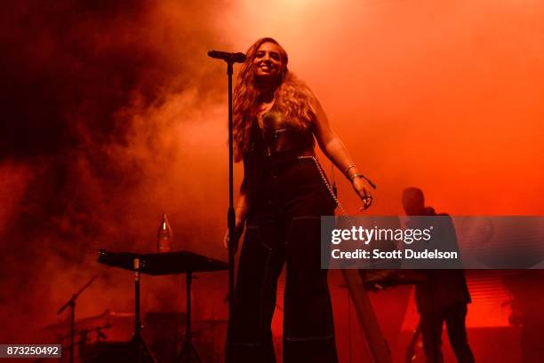 Singer Baraz Alina Baraz Photos and Premium High Res Pictures - Getty Images