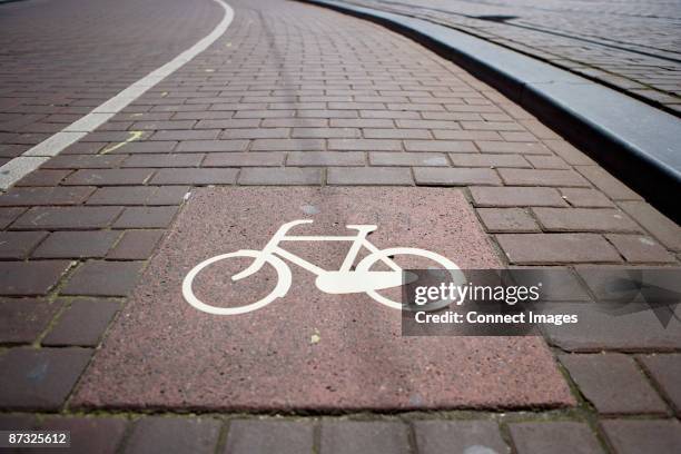 cycle path - fietspad stockfoto's en -beelden