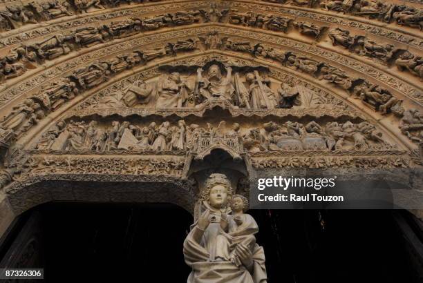 Portal Sculptures And Reliefs Of Santa Maria De Leon Cathedral, Foto de stock