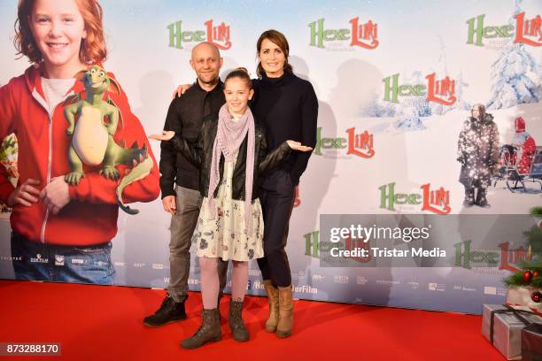 Juergen Vogel, Anja Kling and Hedda Erlebach attend the premiere of 'Hexe Lilli rettet Weihnachten' at Kino in der Kulturbrauerei on November 12,...