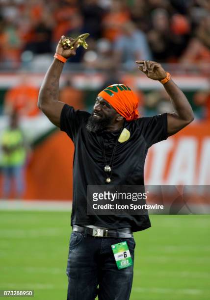 Ed Reed former UM and NFL player was made an honorary captain during the college football game between the Notre Dame Fighting Irish and the...