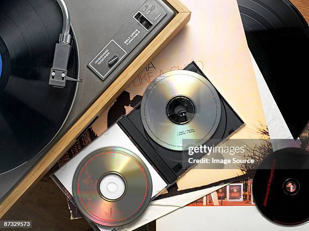 record player records and cds - cdケース ストックフォトと画像