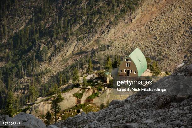 the alpine club of canada conrad kain hut, bugaboo provincial park, british columbia, canada - bugaboo glacier provincial park stock pictures, royalty-free photos & images