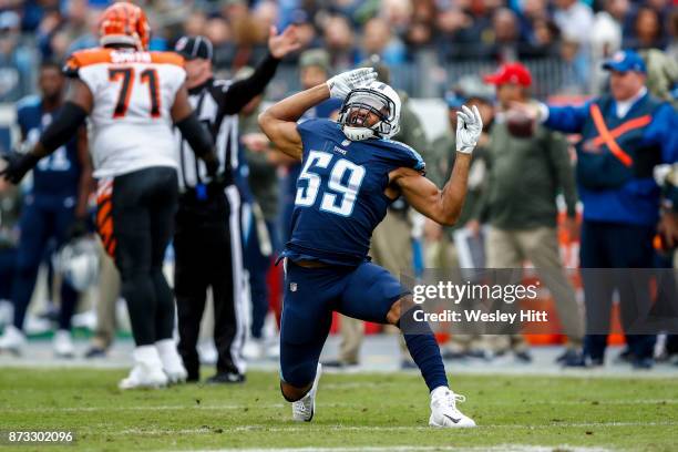 Linebacker Wesley Woodyard of the Tennessee Titans celebrates against Cincinnati Bengals at Nissan Stadium on November 12, 2017 in Nashville,...