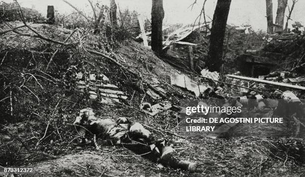 Remains of a German battery in Biaches, Battle of Somme, France, World War I, from L'Illustrazione Italiana, Year XLIII, No 32, August 6, 1916.