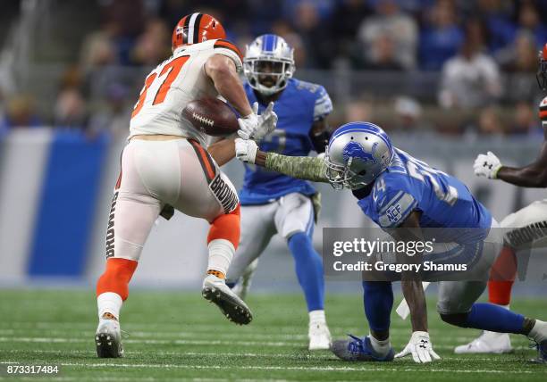 Nevin Lawson of the Detroit Lions recovers a fumble by Seth DeValve of the Cleveland Browns and runs it back for a touchdown against the Cleveland...