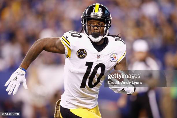 Martavis Bryant of the Pittsburgh Steelers runs with the ball after a reception against the Indianapolis Colts during the first half at Lucas Oil...