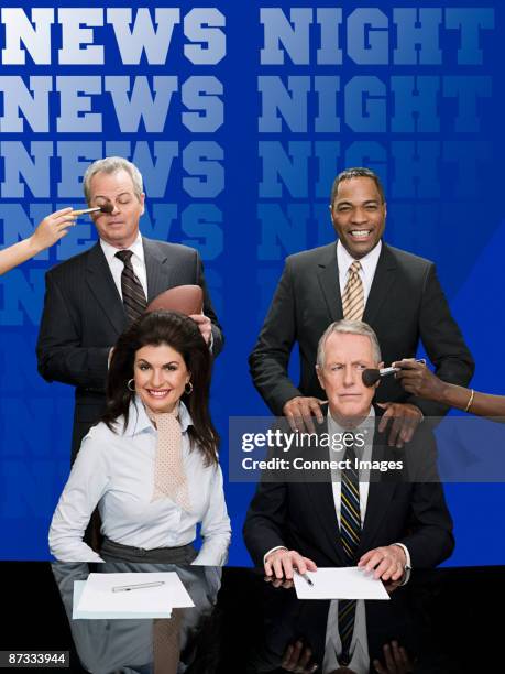 news presenters in make up - televisiepresentator stockfoto's en -beelden