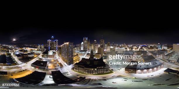 aerial 360° panorama von downtown detroit - 360 vr stock-fotos und bilder