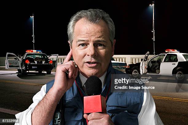 news presenter at crime scene - press night imagens e fotografias de stock