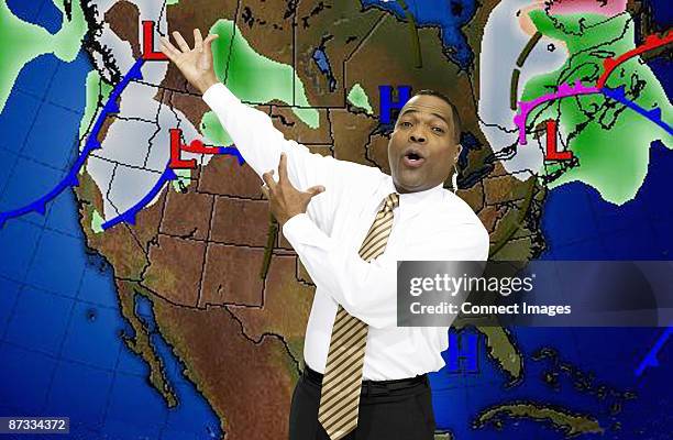 weather presenter - meteorología fotografías e imágenes de stock