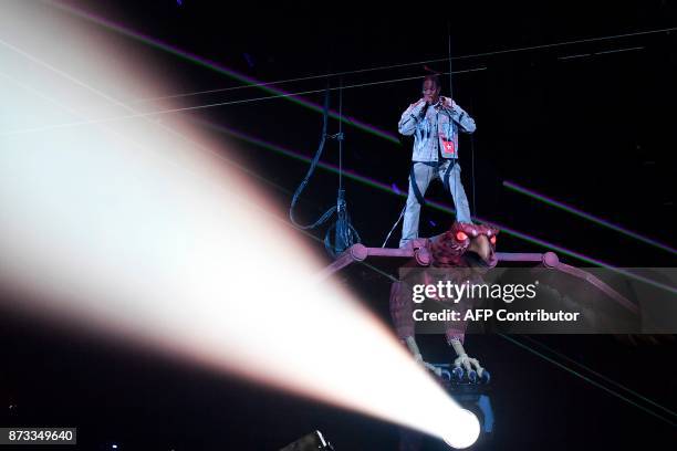 Rapper Travis Scott performs during the 2017 MTV Europe Music Awards at Wembley Arena in London on November 12, 2017. / AFP PHOTO / Ben STANSALL