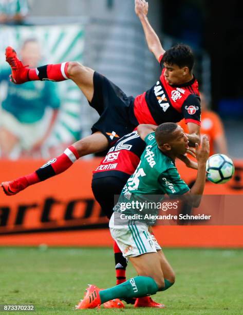 Everton of Flamengo and Deyverson of Palmeiras in action during the match between Palmeiras and Flamengo for the Brasileirao Series A 2017 at Allianz...