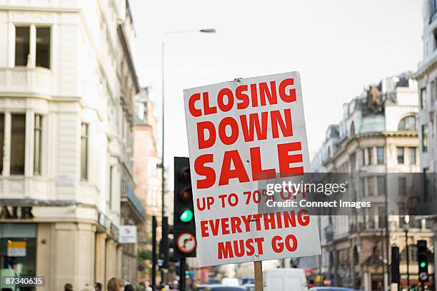 closing down sale sign - closing sale stock pictures, royalty-free photos & images