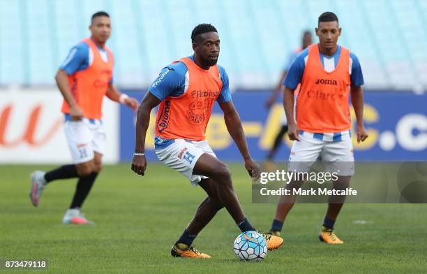 Johnny Palacios of Honduras controls the ball during a Honduras training session at ANZ Stadium ahead of their World Cup 2018 qualifying play-off...