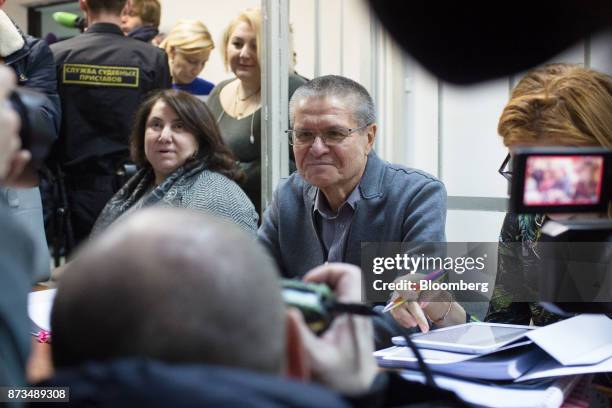 Alexei Ulyukayev, Russia's former economy minister, center, attends a hearing at Zamoskvoretsky court in Moscow, Russia, on Monday, Nov. 13, 2017....