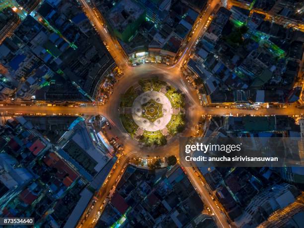 interchange highway traffic beautiful , bird eye view in bangkok , top view , bangkok , thailand . - crossroad top view stockfoto's en -beelden