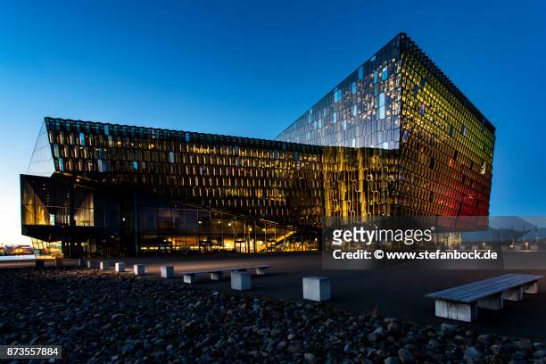 harpa concert hall reykjavik - langzeitbelichtung stock pictures, royalty-free photos & images