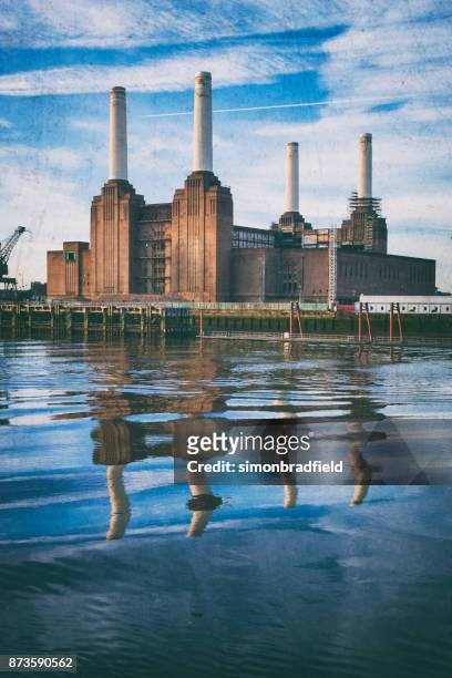 battersea power station, londen landmark - battersea power station stockfoto's en -beelden