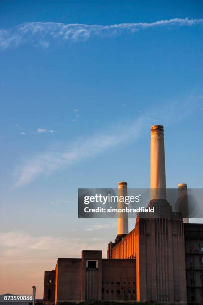 central eléctrica de battersea al amanecer - battersea power station fotografías e imágenes de stock