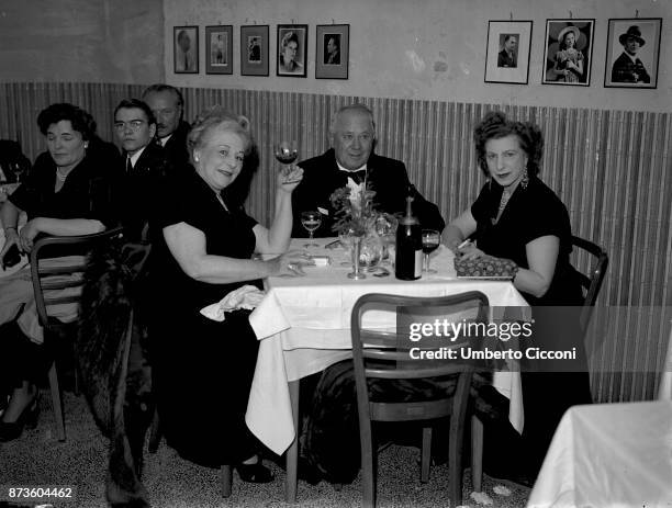 People eating out at the Italian restaurant 'Alfredo', Rome 1949.