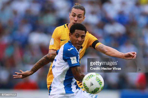 Jackson Irvine of Australia struggles for the ball with Henry Figueroa of Honduras during a first leg match between Honduras and Australia as part of...