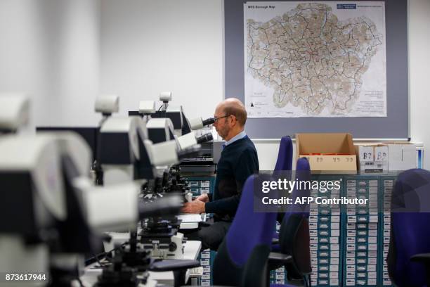 British Forensics 20 London Metropolitan Police Firearm Forensics Laboratory Stock Photos ...