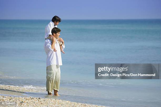 boy on father's shoulders - design pics don hammond stock pictures, royalty-free photos & images