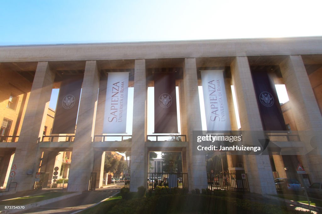 Ingresso all'Università Sapienza, Luce del Mattino, Raggio di Sole