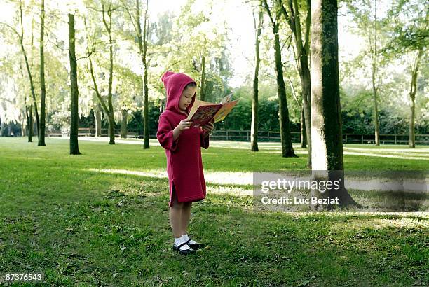 5 years old girl holding a book - 4 5 years stock pictures, royalty-free photos & images