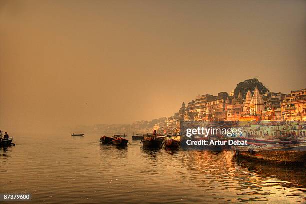 varanasi morning - varanasi stock-fotos und bilder