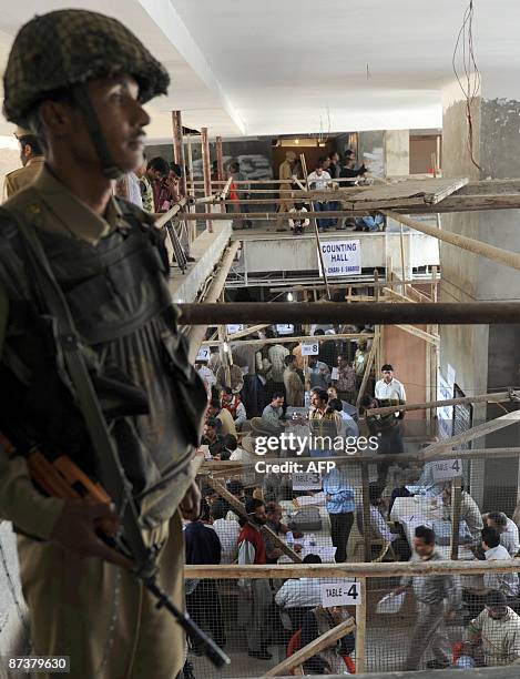 Soldier Counting Indian Voting Machine Photos and Premium High Res Pictures - Getty Images