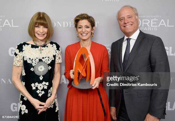 Anna Wintour, Cindi Leive, and Bob Sauerberg pose backstage at Glamour's 2017 Women of The Year Awards at Kings Theatre on November 13, 2017 in...