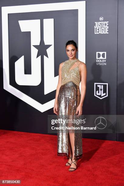 Actor Gal Gadot attends the premiere of Warner Bros. Pictures' "Justice League" at Dolby Theatre on November 13, 2017 in Hollywood, California.