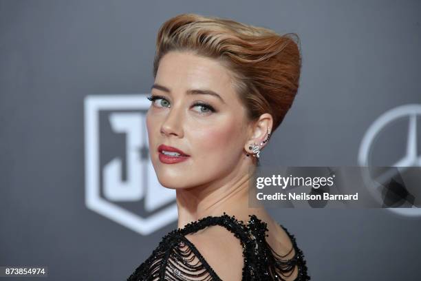 Actor Amber Heard attends the premiere of Warner Bros. Pictures 'Justice League' at the Dolby Theatre on November 13, 2017 in Hollywood, California.