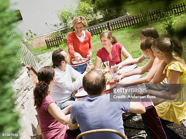 family at a picnic - dining overlooking water stock-fotos und bilder