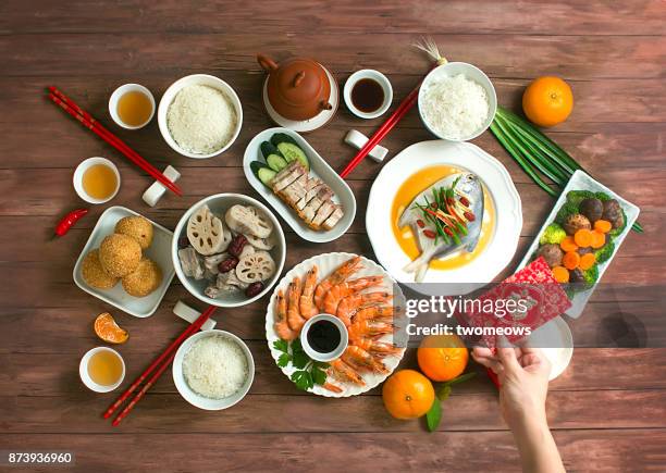 flat lay chinese new year reunion dinner, food and drink still life. - lunar new year cup 2017 stock-fotos und bilder