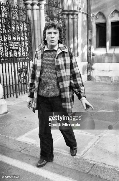 Albert Finney outside law courts after a divorce hearing, 16th November 1978.