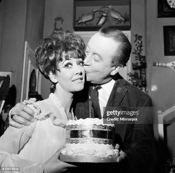 321 Barrie Dennis Stock Photos, HighRes Pictures, and Images Getty