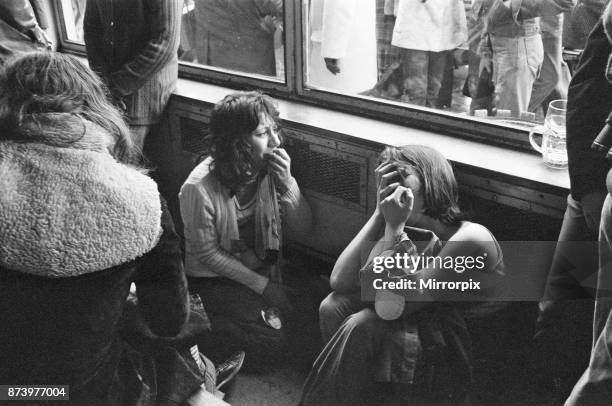 Distraught and crying, British fans see their idol David Cassidy leave Heathrow airport after his sell out shows. David Cassidy, singer, actor and...