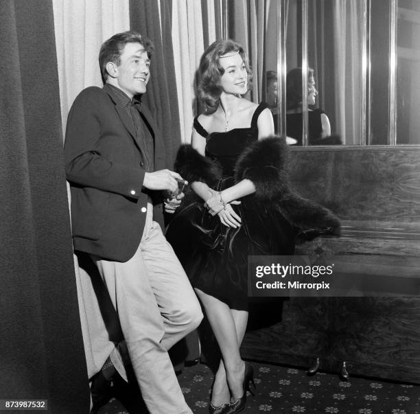 Albert Finney and Shirley Anne Field at the premiere of their new film 'Saturday Night and Sunday Morning', 26th October 1960.