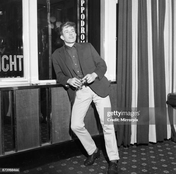 Albert Finney at the premiere of his new film 'Saturday Night and Sunday Morning', 26th October 1960.